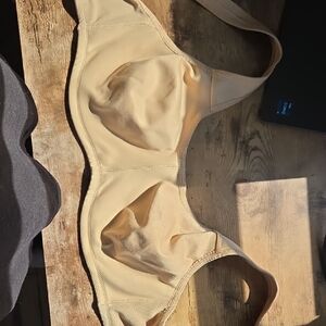 Paramour Cream Full-Coverage Bra with Seamless Design